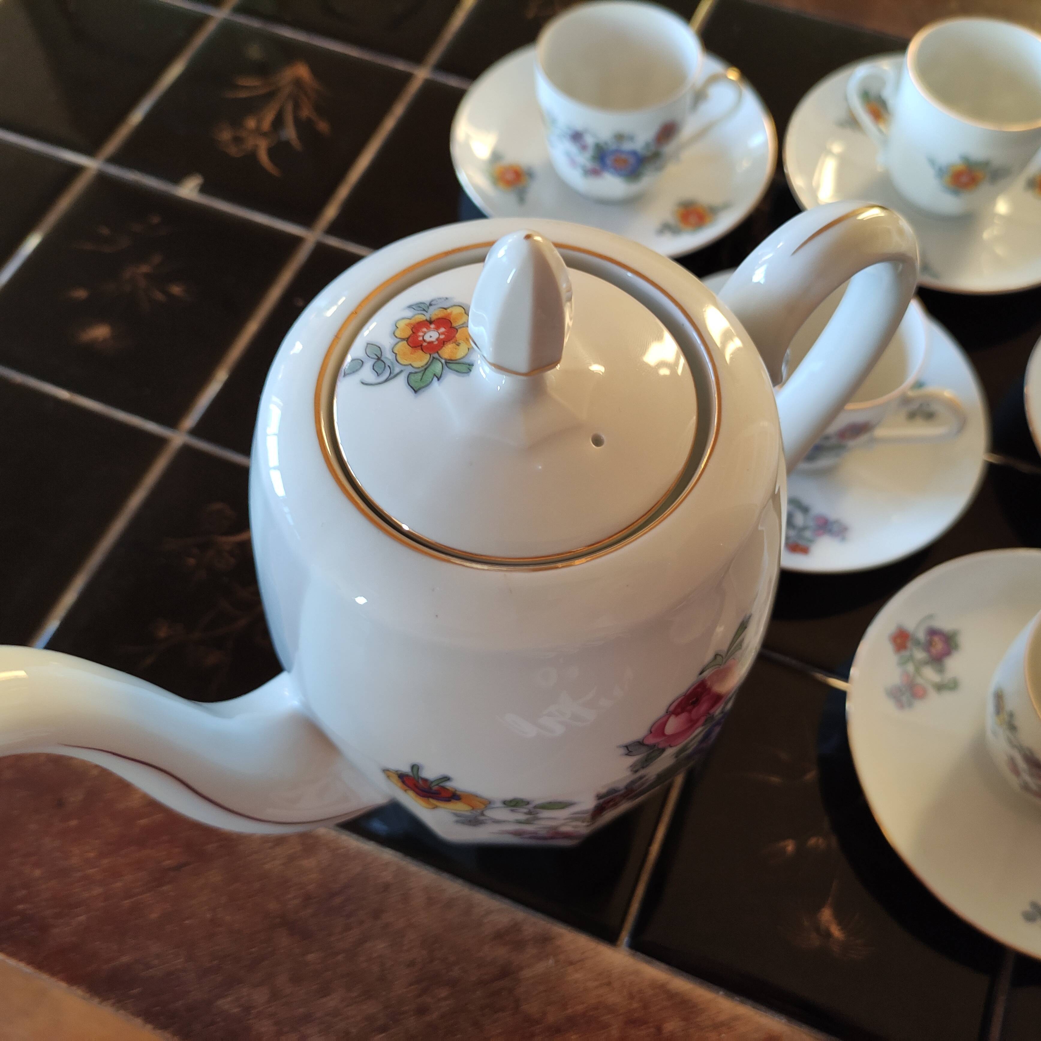 Coffee service for 12 pers. Victoria of the 20s