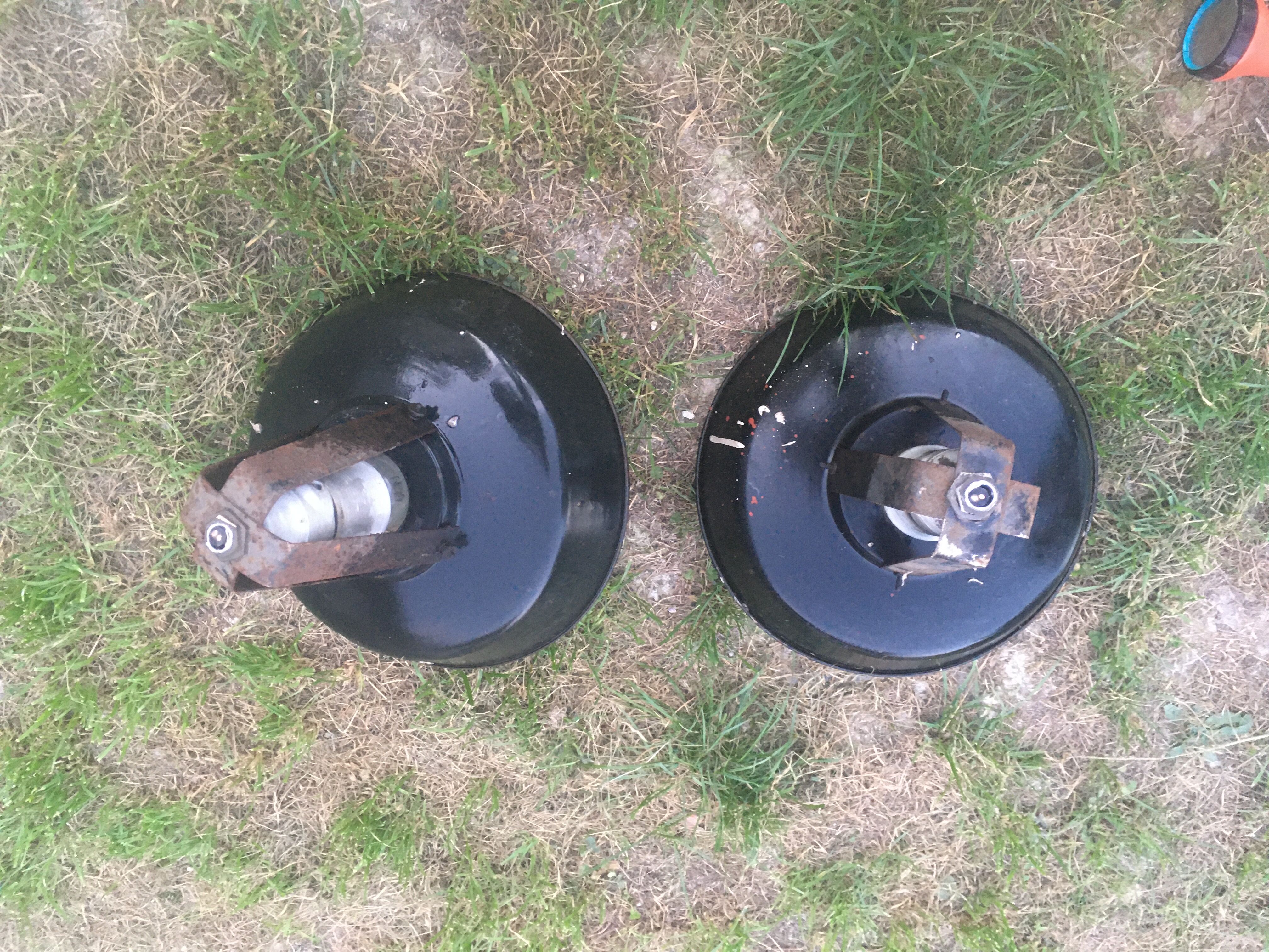 Pair of enamelled industrial lamps