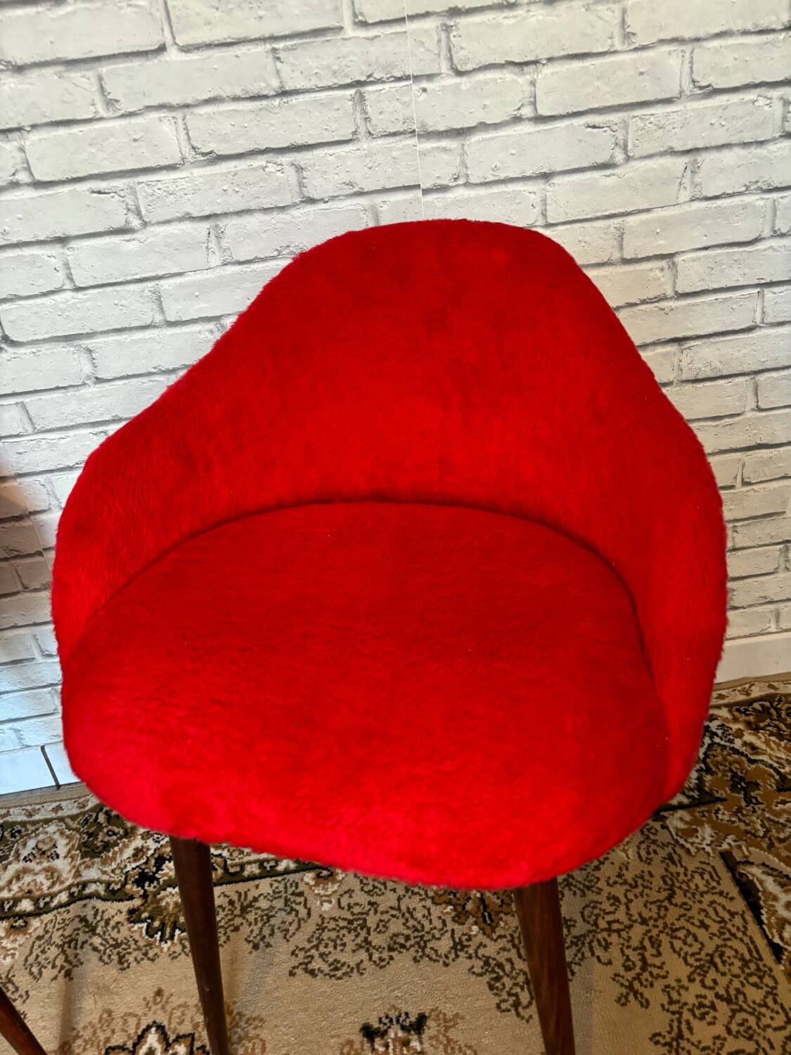 Two vintage 60s/70s armchairs in red moumoute, pelfran style