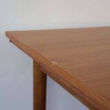Scandinavian extendable table