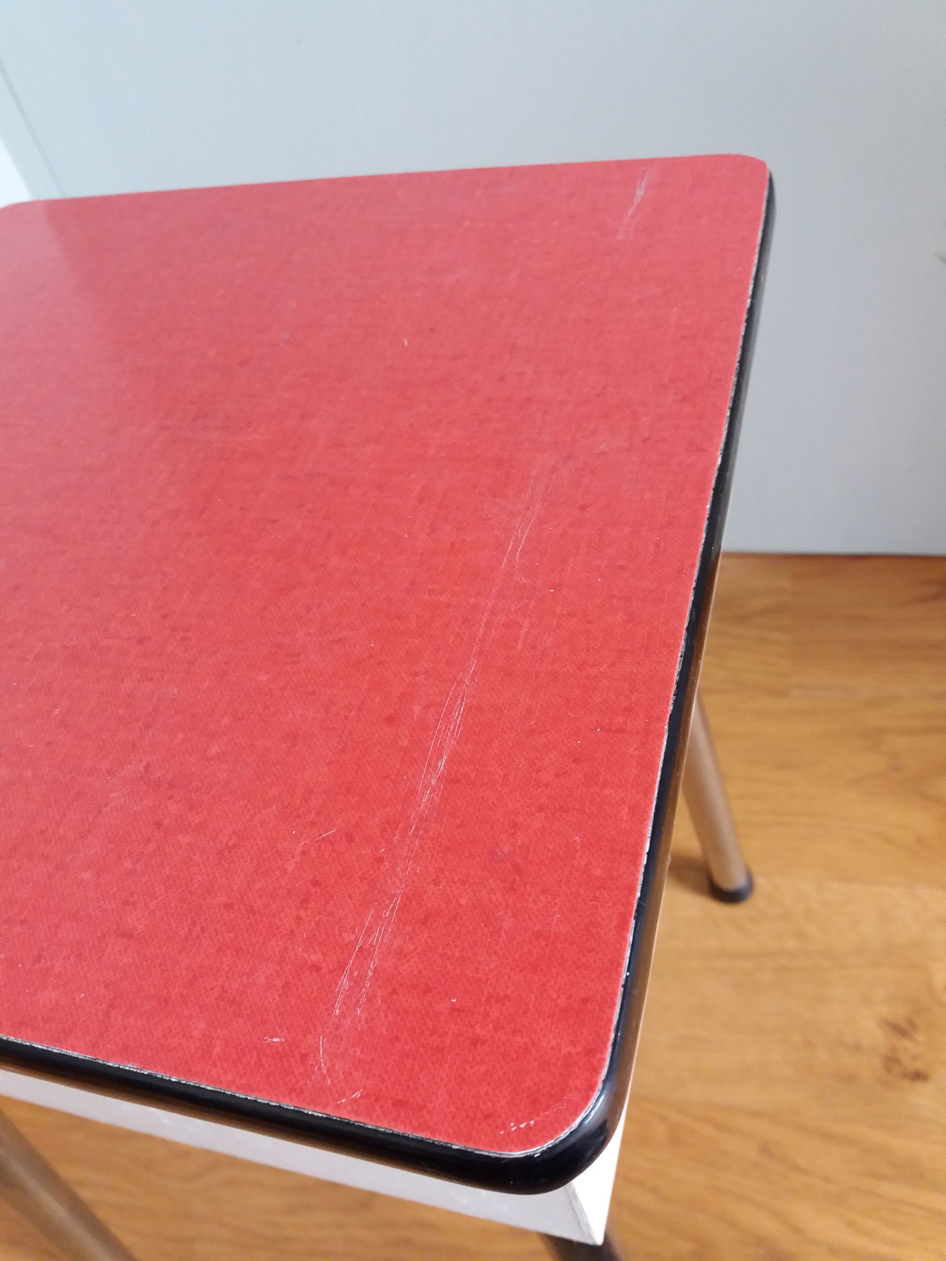 Stool shoeshine chest in formica and chromed metal