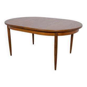 Mid-Century Oval Dining Table in Teak from G-Plan, 1960s