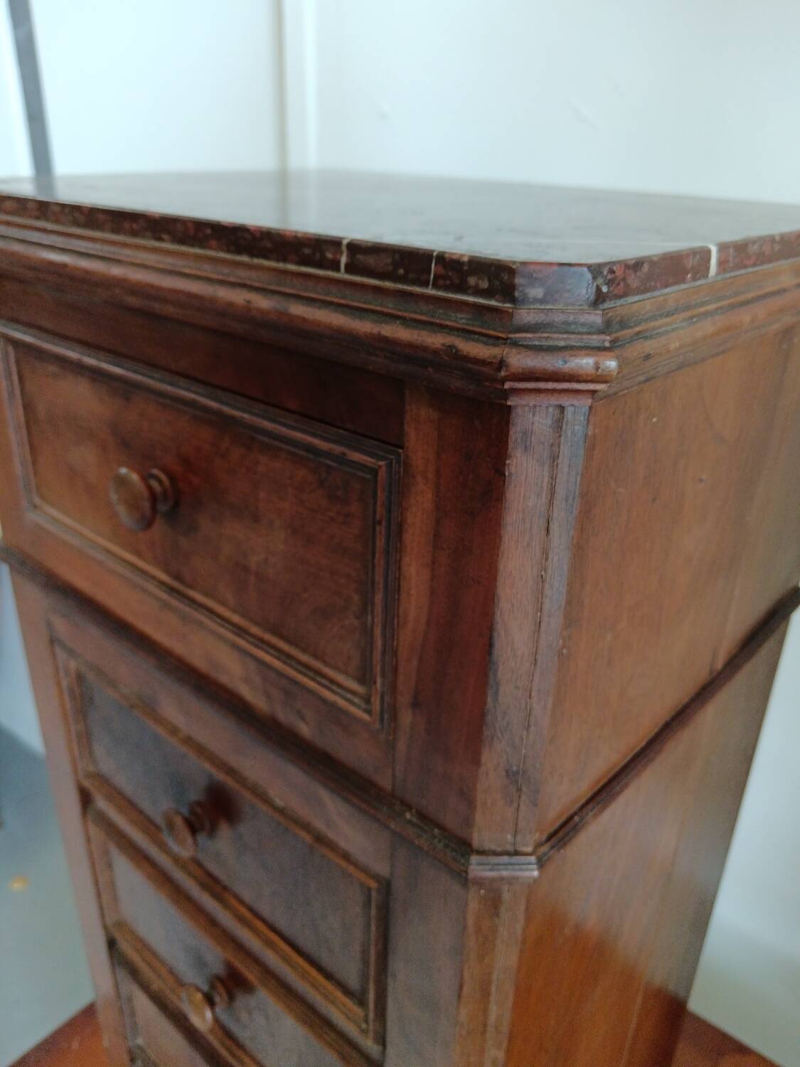 Antique sideboard with 1 drawer and 1 trompe l'oeil drawer door
