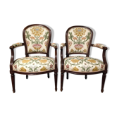 Paire de fauteuils cabriolets de style transition Louis XVI