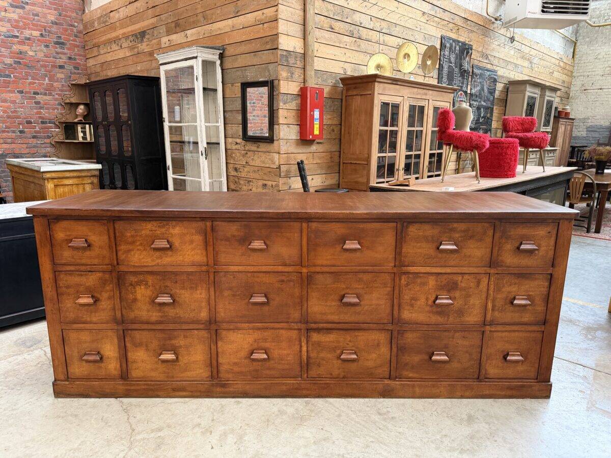 Ancien meuble de métier XXL en hêtre