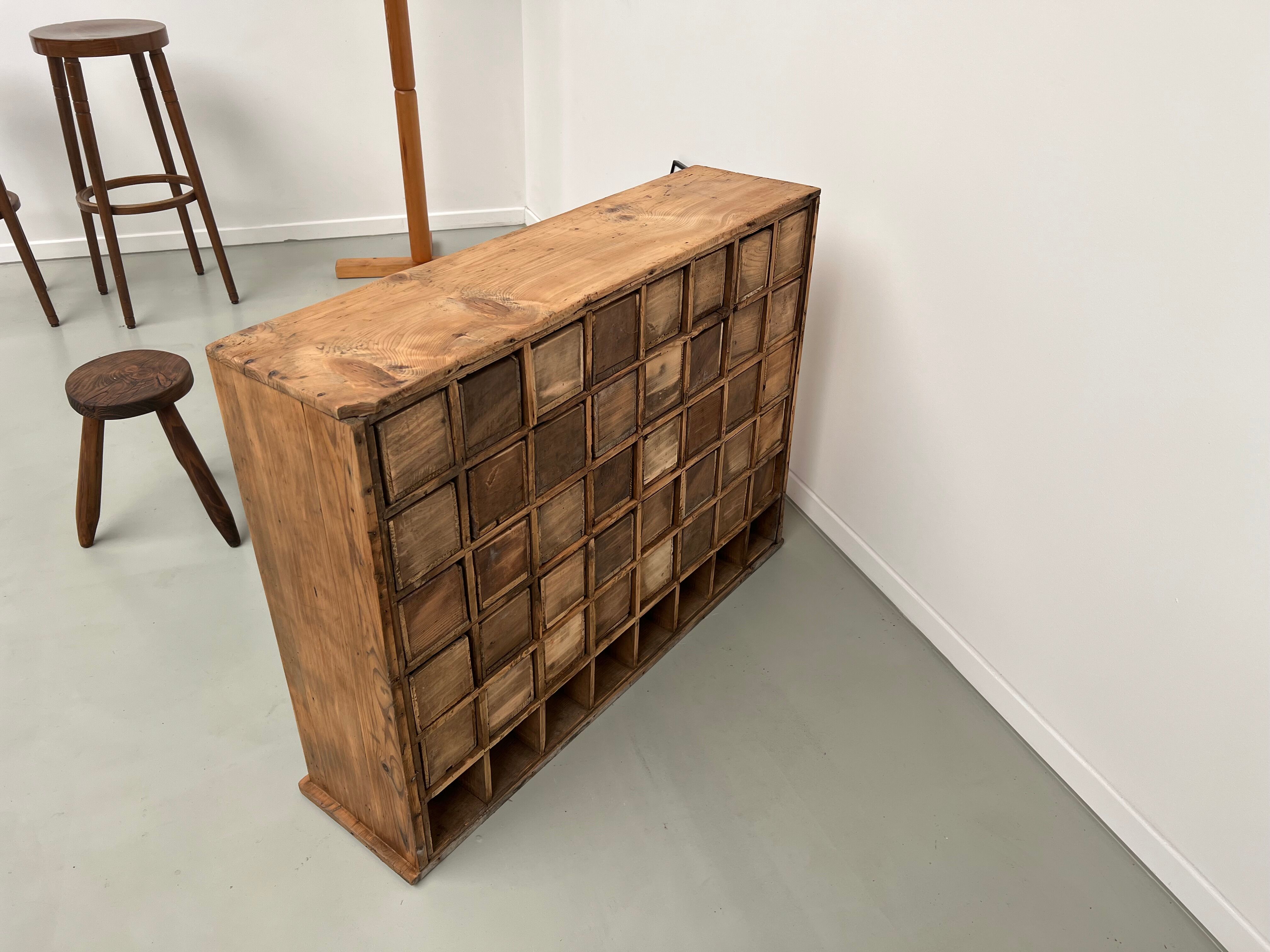Meuble de rangement à tiroirs