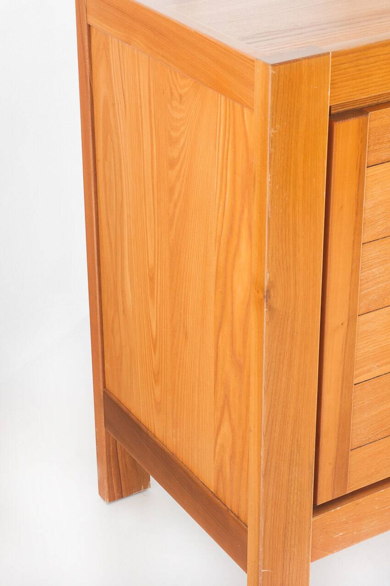 Vintage sideboard in elm wood. Edition by Simat. France 1970s.