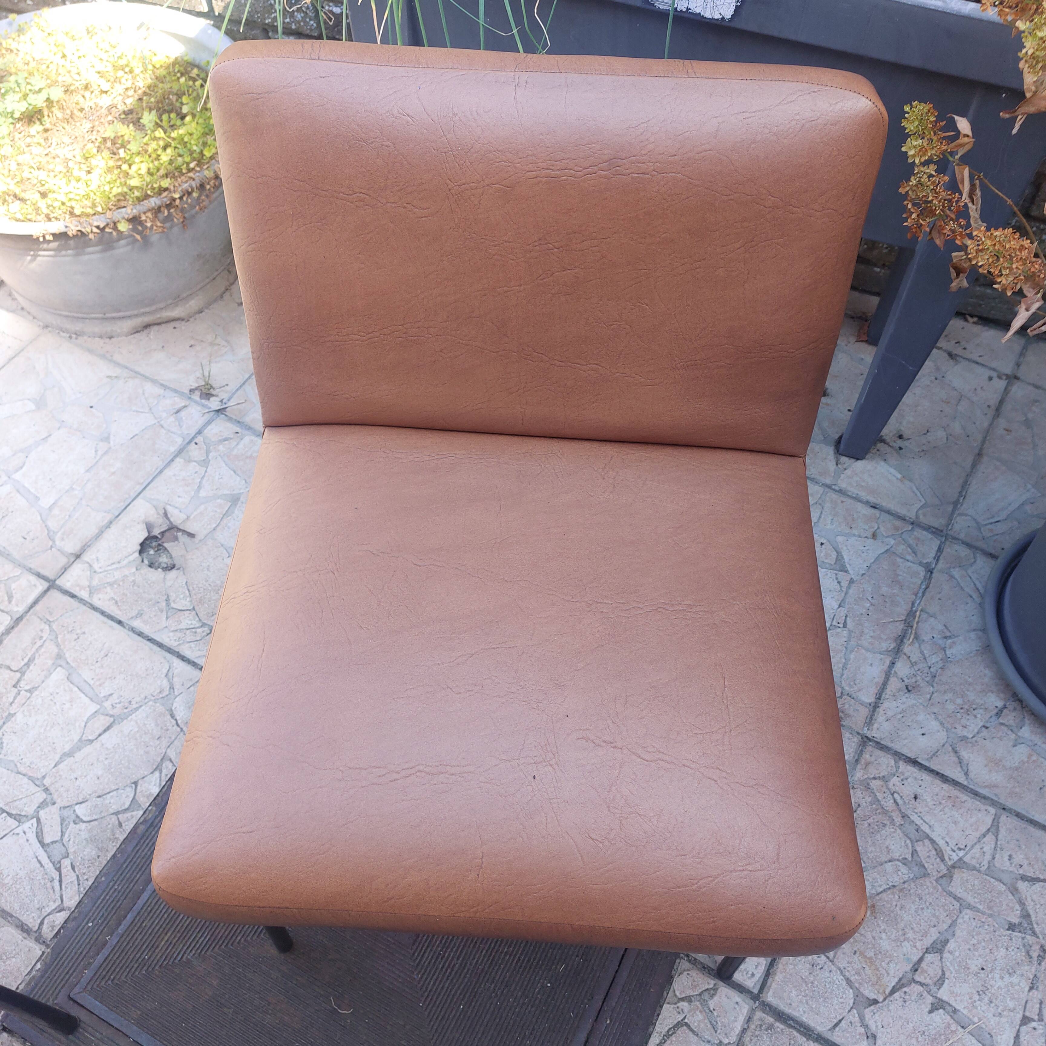 2 chauffeuse et 1 fauteuil de bureau