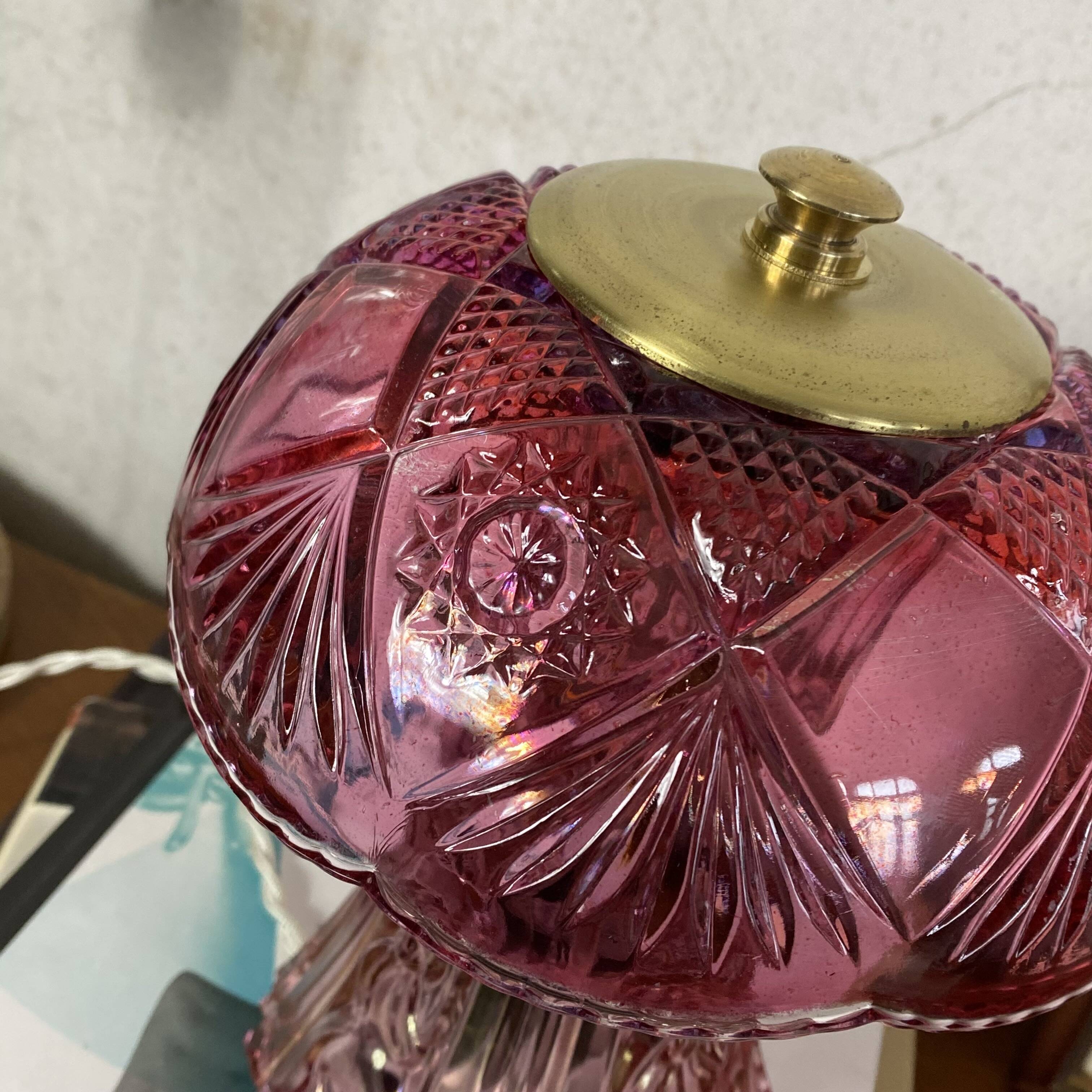 Vintage table lamp in fuchsia pink glass.