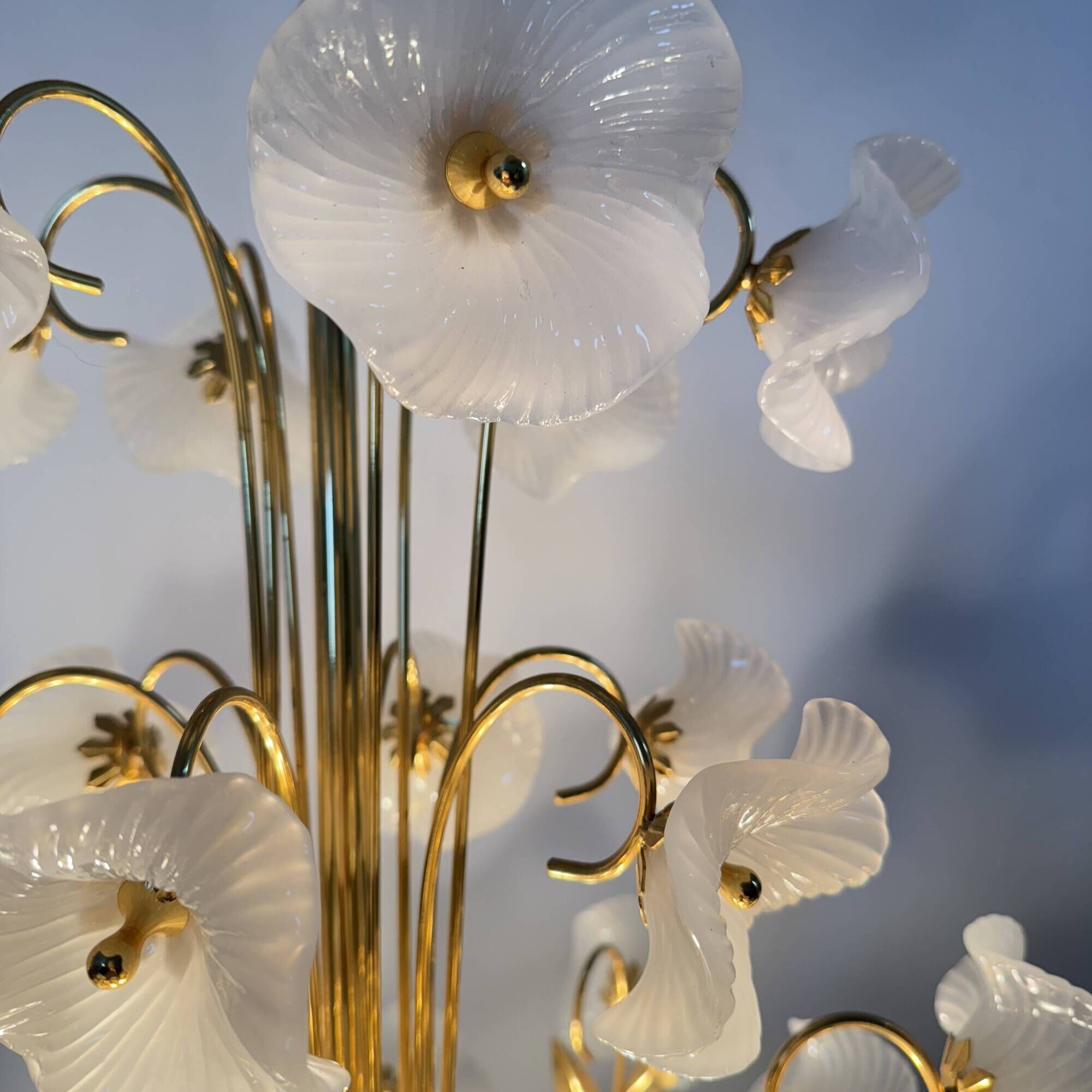 Lustre milieu du siècle avec fleurs en verre, années 1970