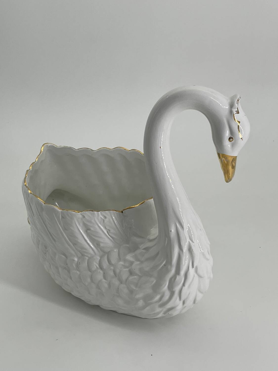 Vintage swan pot holder in white and gold ceramic