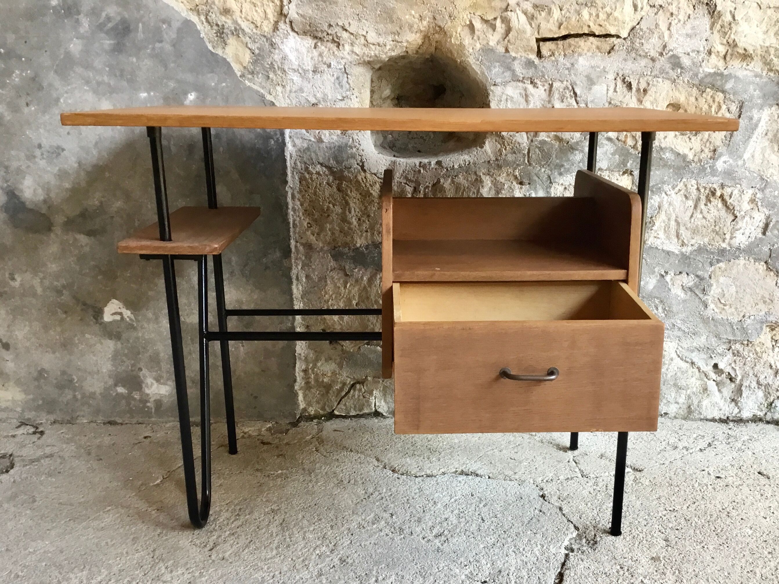 Modernist office with caisson, metal tubular structure, 1950