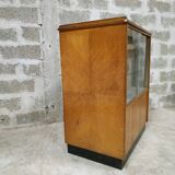 Former cash vitrine store counter