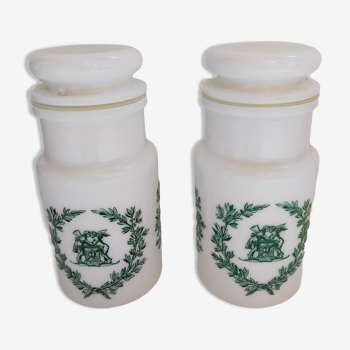 Apothecary pots in white and green opaline