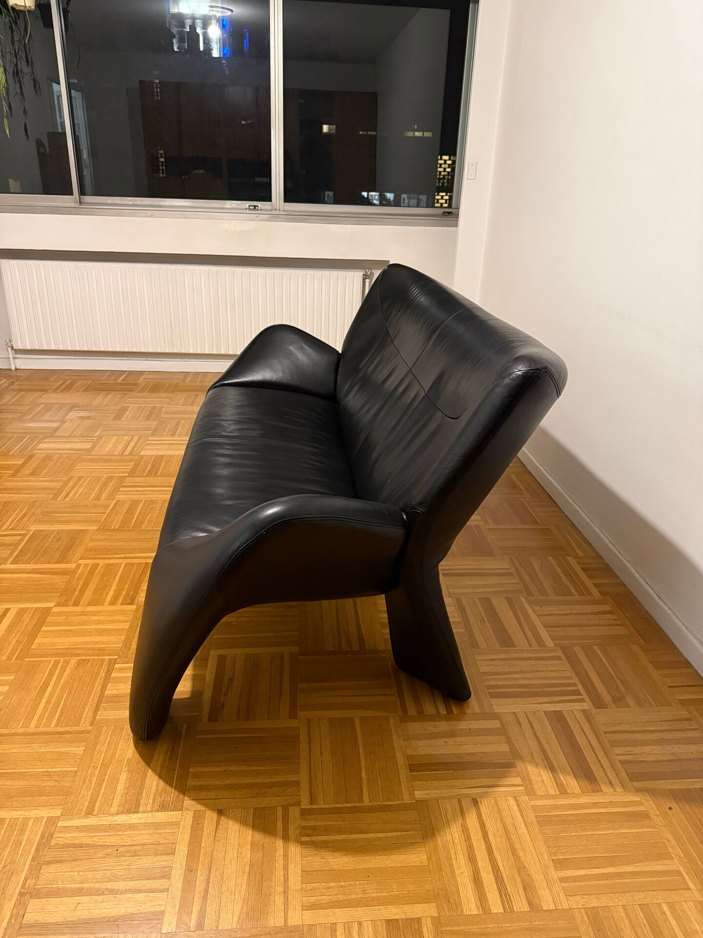 Leather sofa Leolux Jan Armgardt model Echnaton in very good condition.