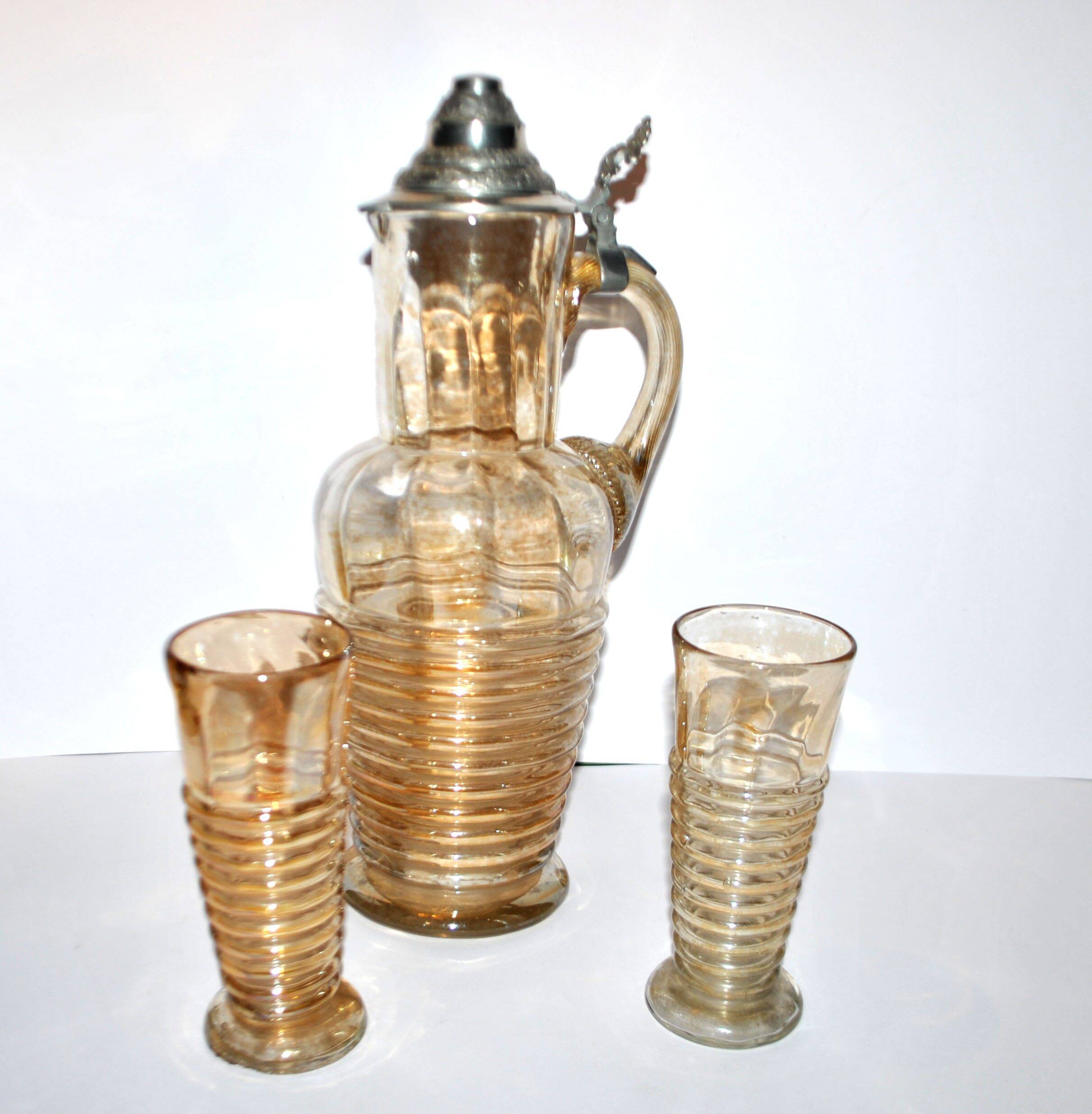 Theresienthal ? Broc bière aiguière et verres chope en verre irisé Bohème ou Allemagne