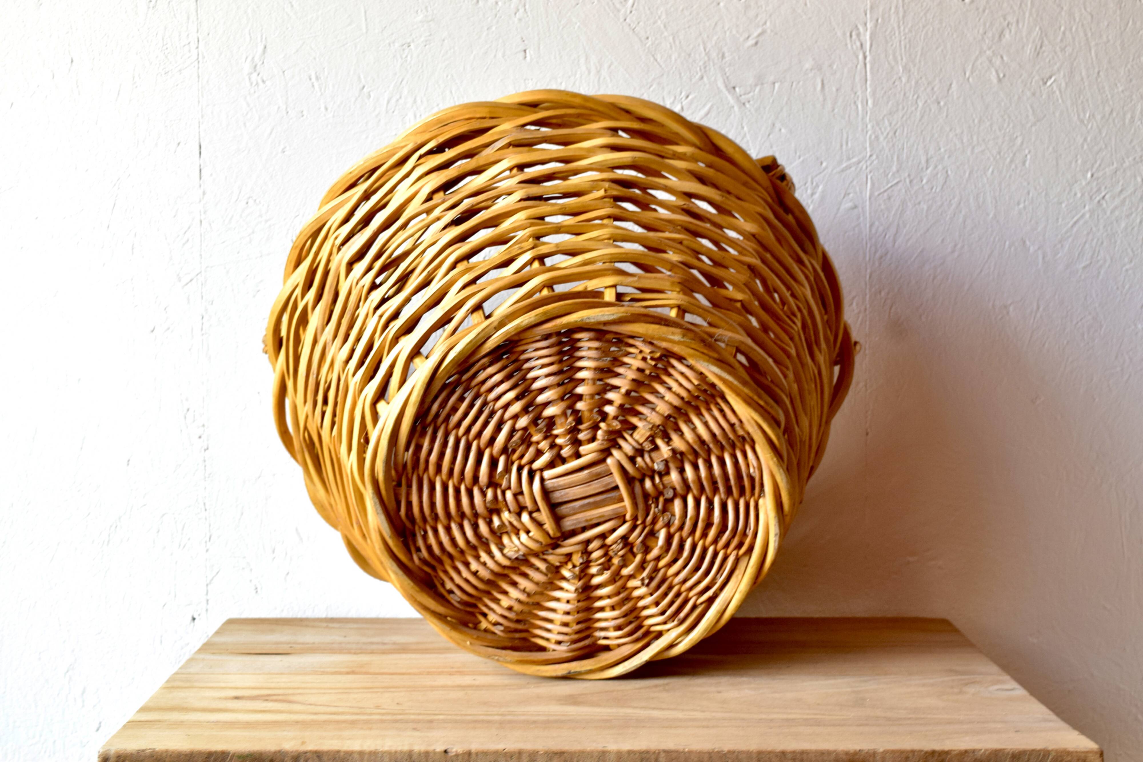 Large wicker basket - Woven wooden awning
