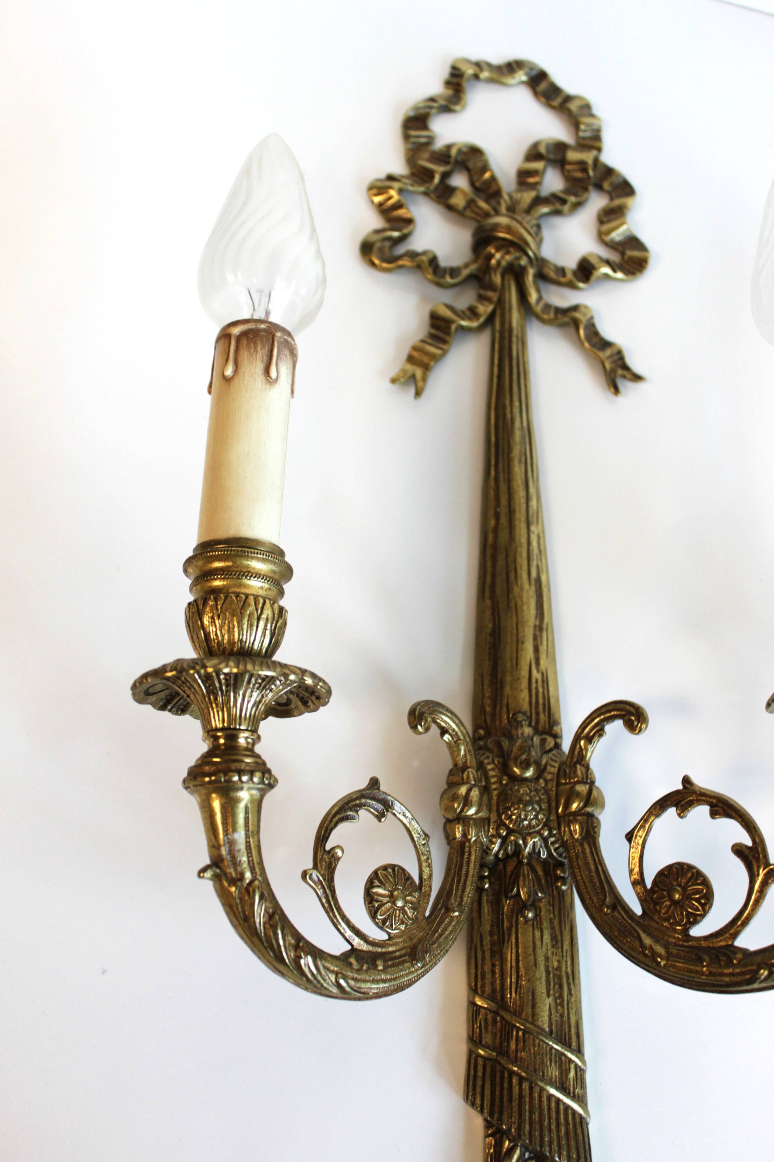 Pair of wall sconces in gilded bronze, Louis XVI style.