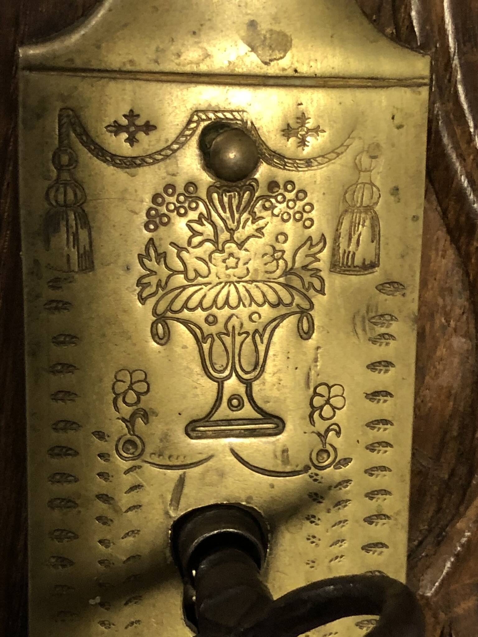 Breton wedding armoire in chestnut - Dated 1869