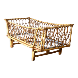 Rattan bed