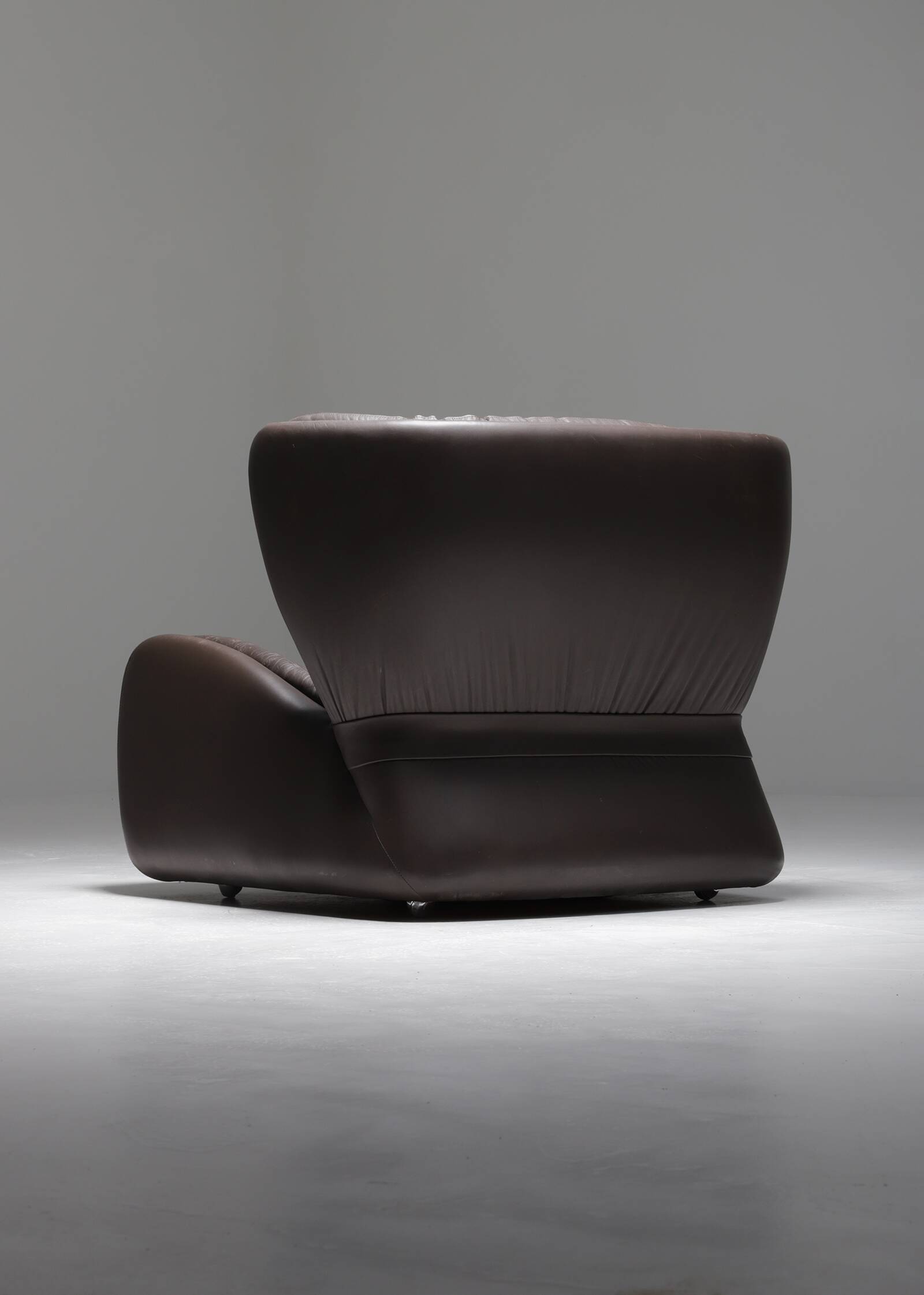 One-seat lounge sofa model pasha, manufactured in the 1970s by durlet, belgium.