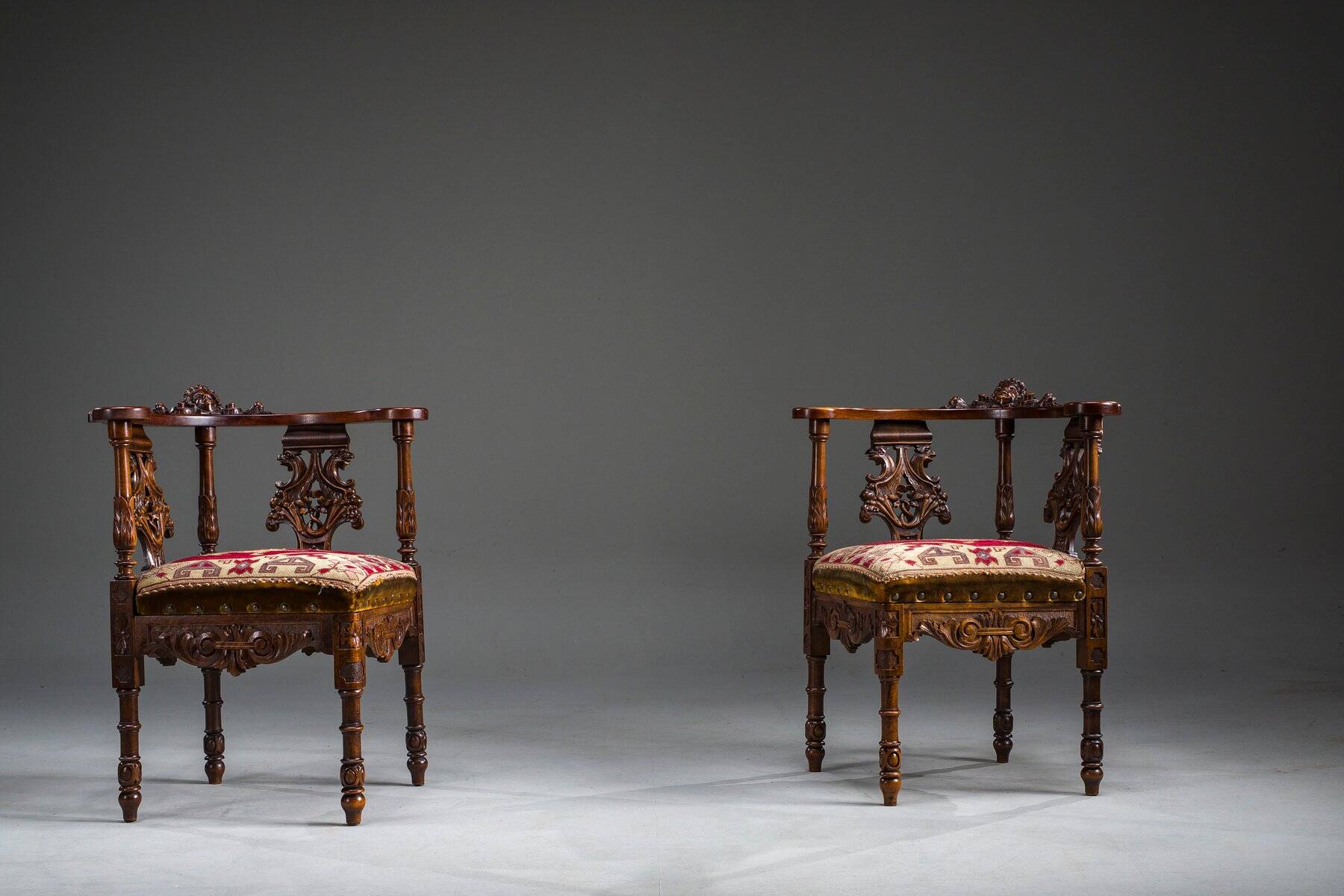 19th century Italian Renaissance style carved walnut corner chairs, set of 2