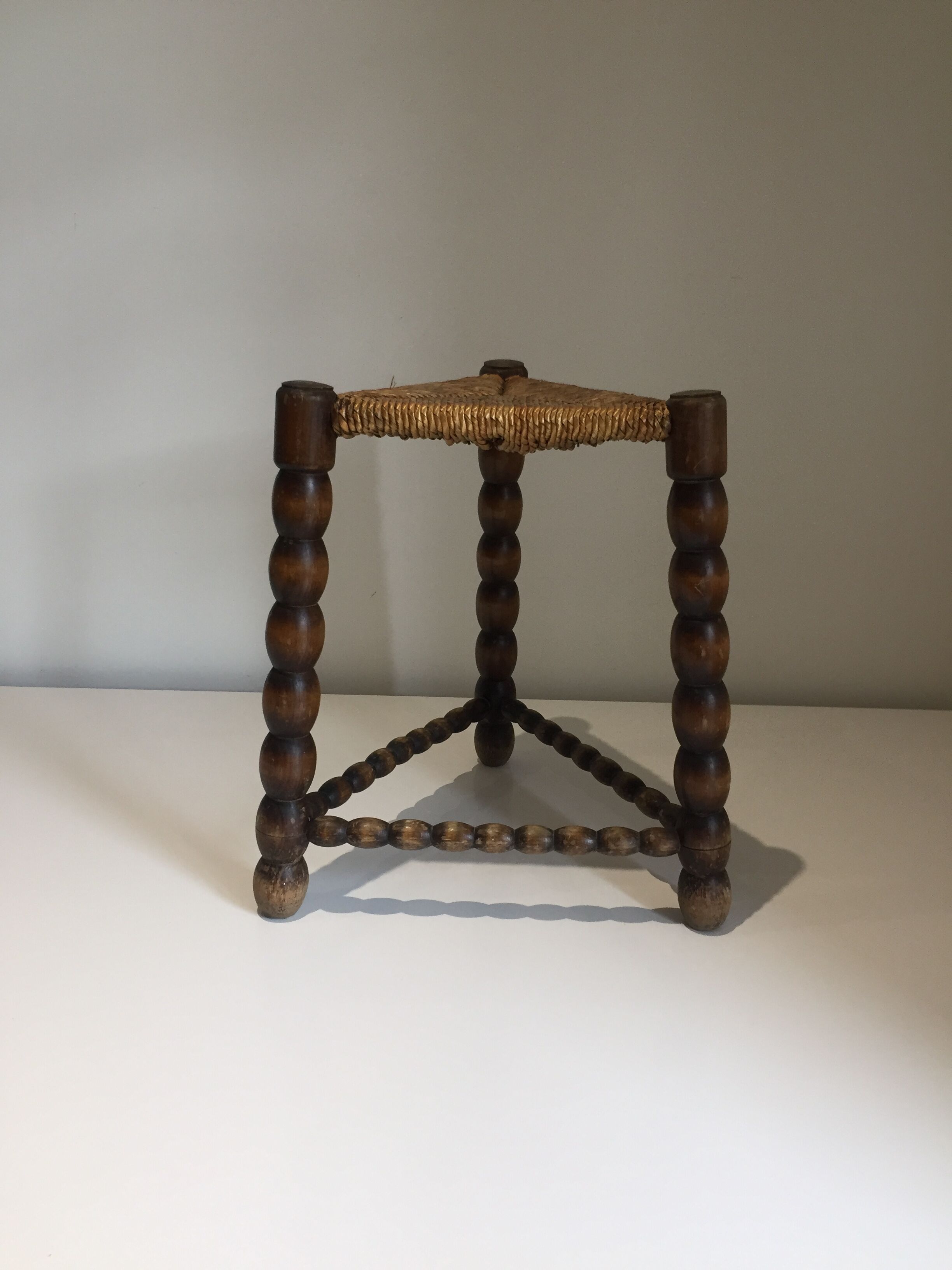 French mulched tripod stool