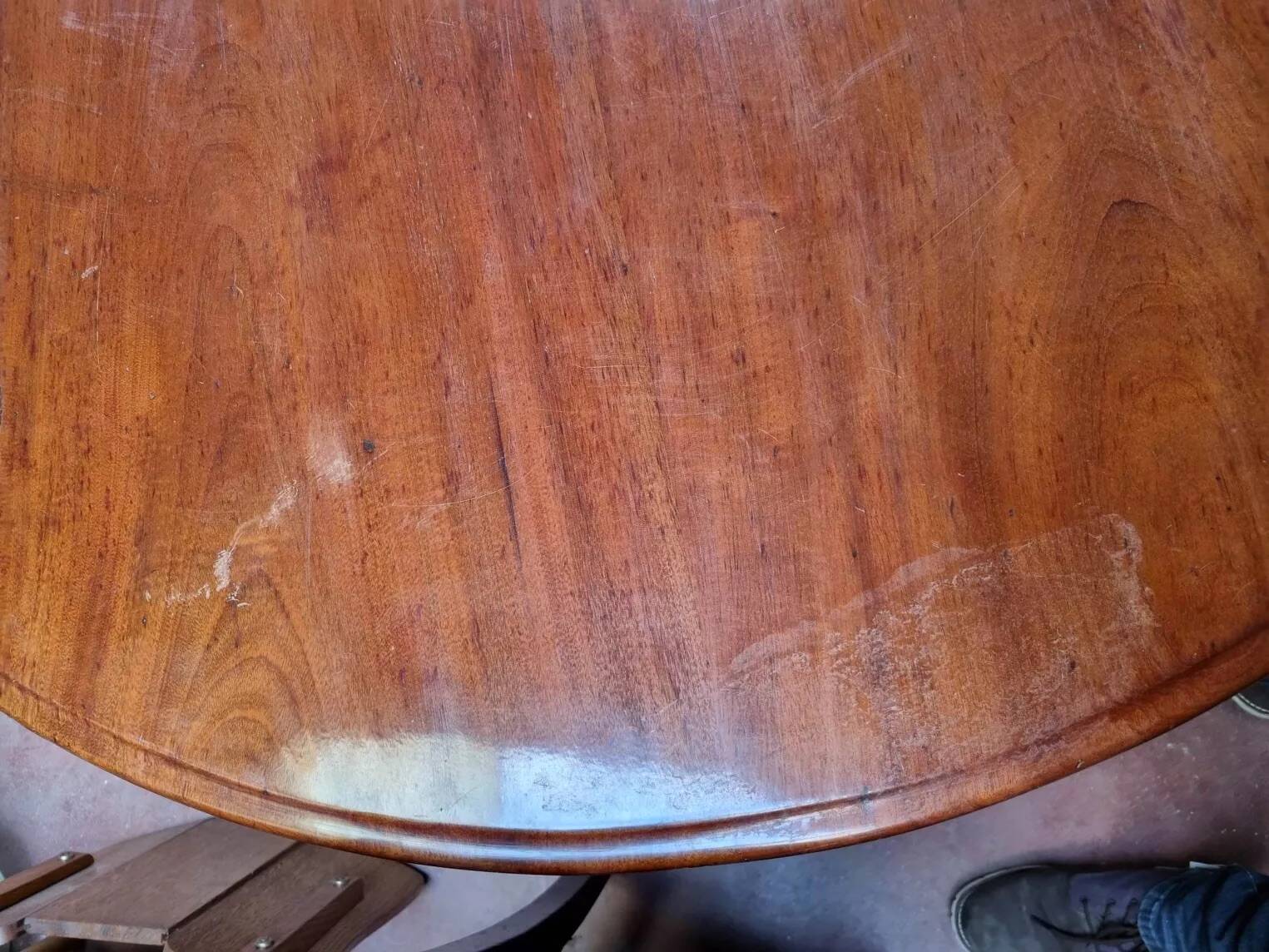 Round mahogany table - Early 20th century