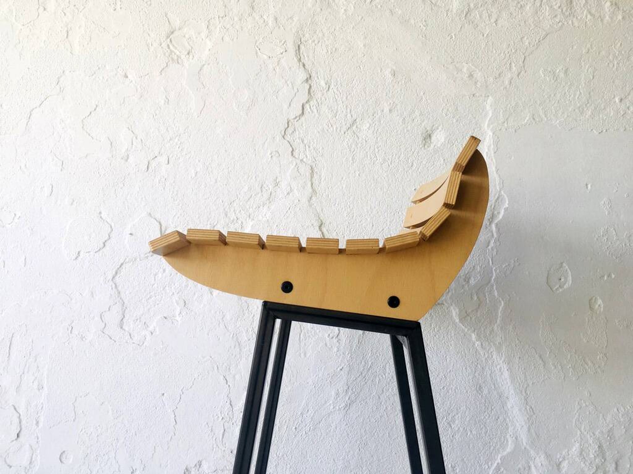Tabouret en bois et en fer