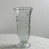 Vase en verre épais.