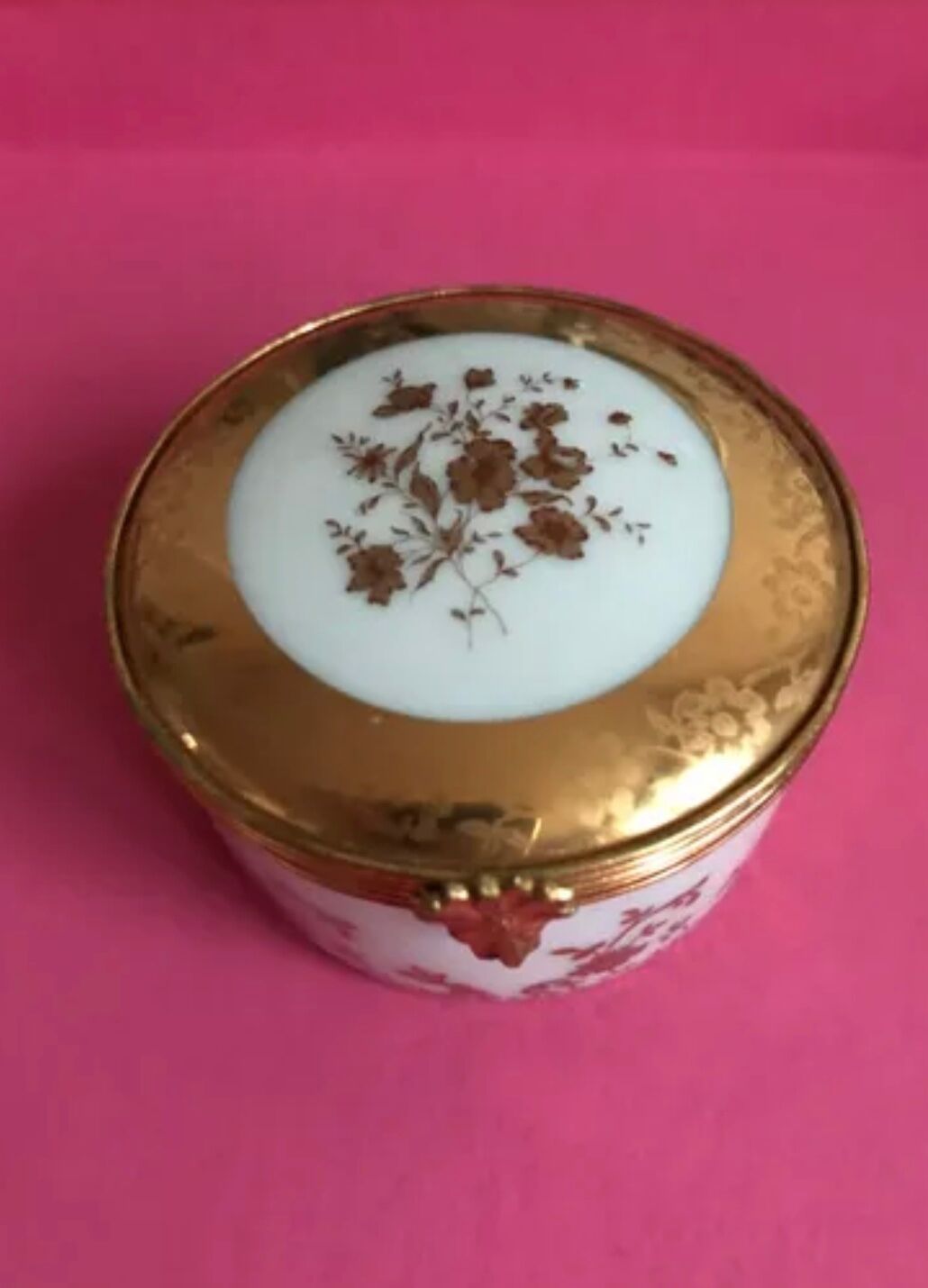 Porcelain box