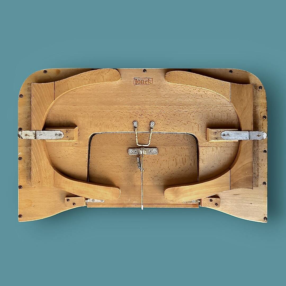 Old bed platform with a varnished wooden reading shelf, Torck