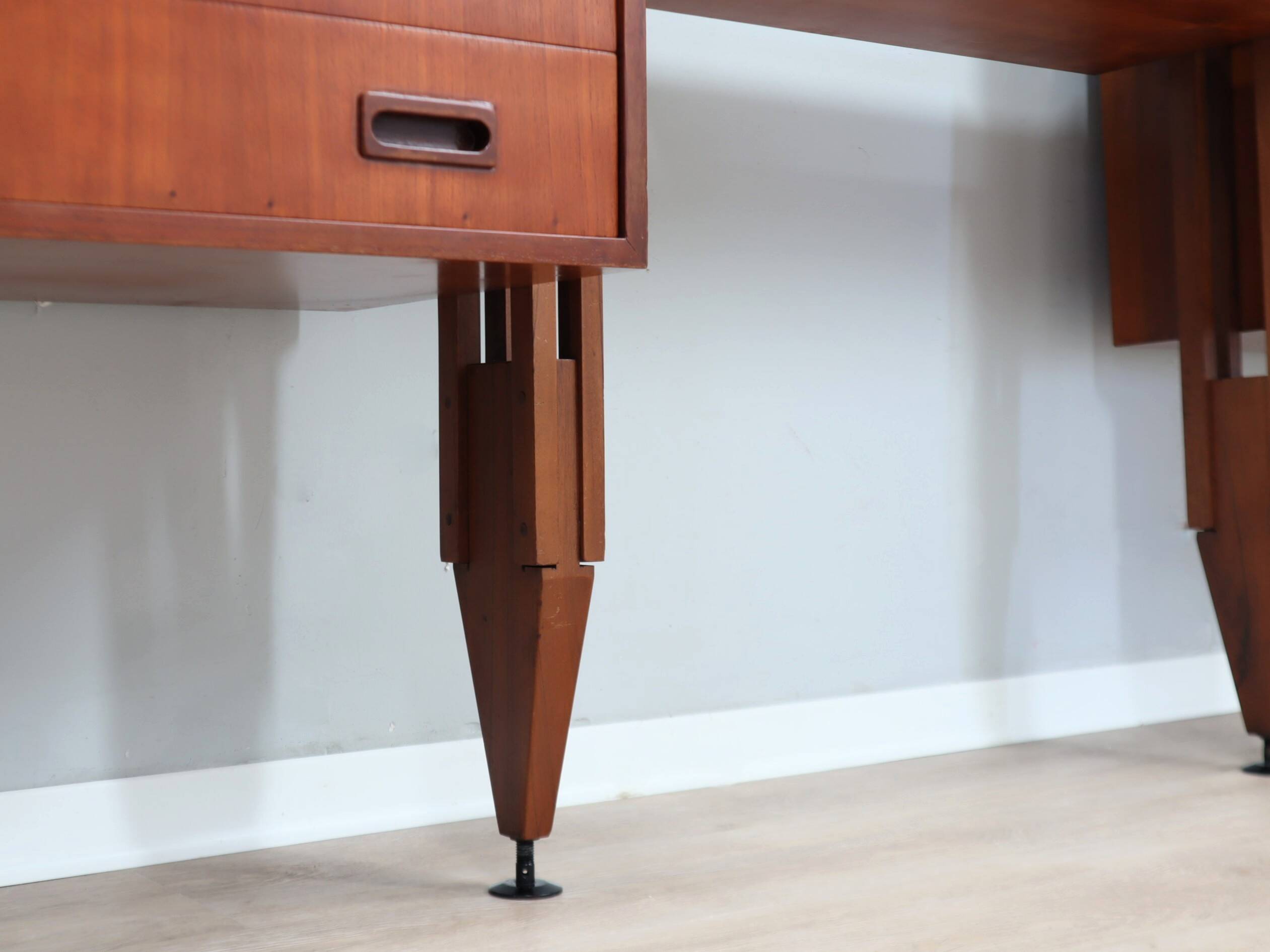 Mid century Italian design teak bookcase 1950s