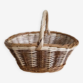 Wicker basket with handle