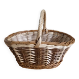 Wicker basket with handle