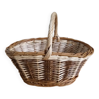 Wicker basket with handle