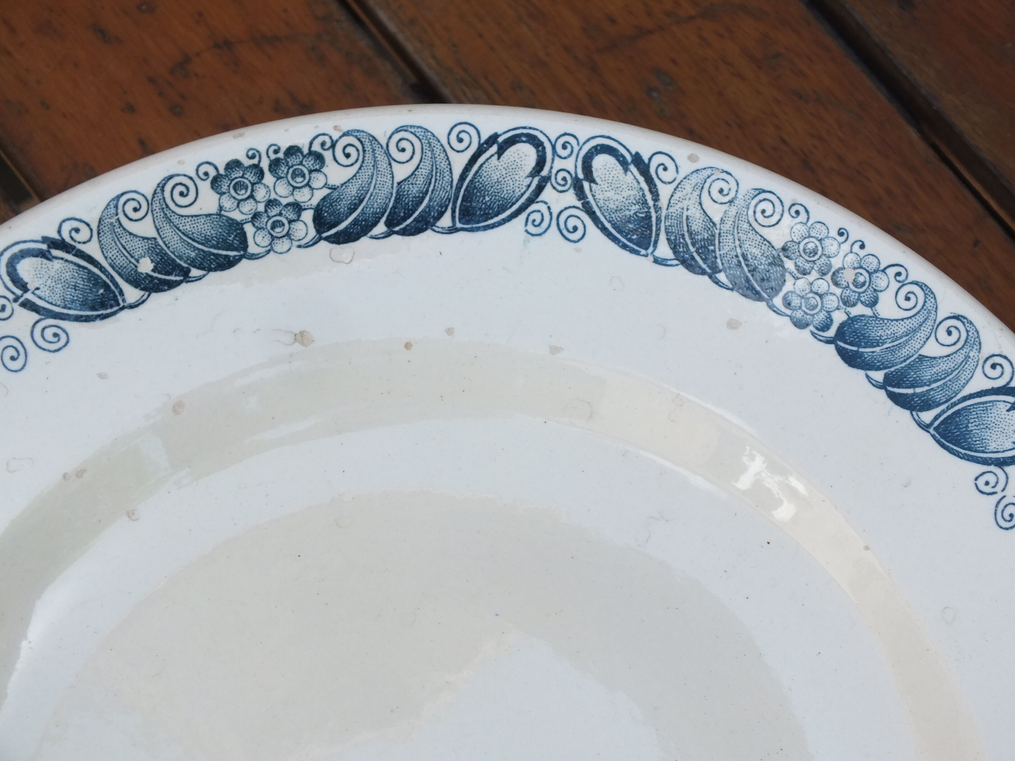 Old earthenware bass cut from Longchamp service Marcel