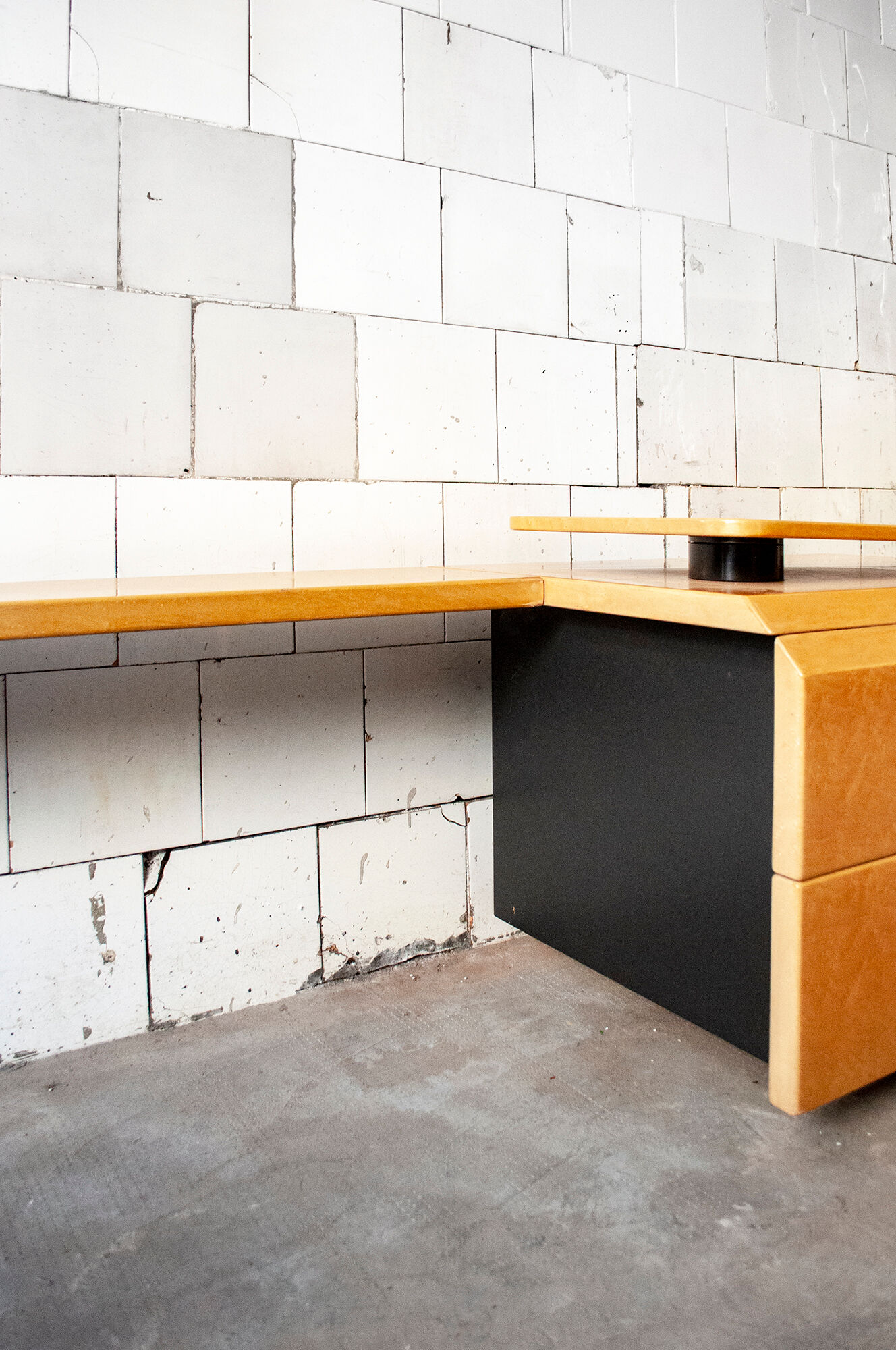 Pair of bedside tables by Giovanni Offredi for Saporiti Italia 1970s