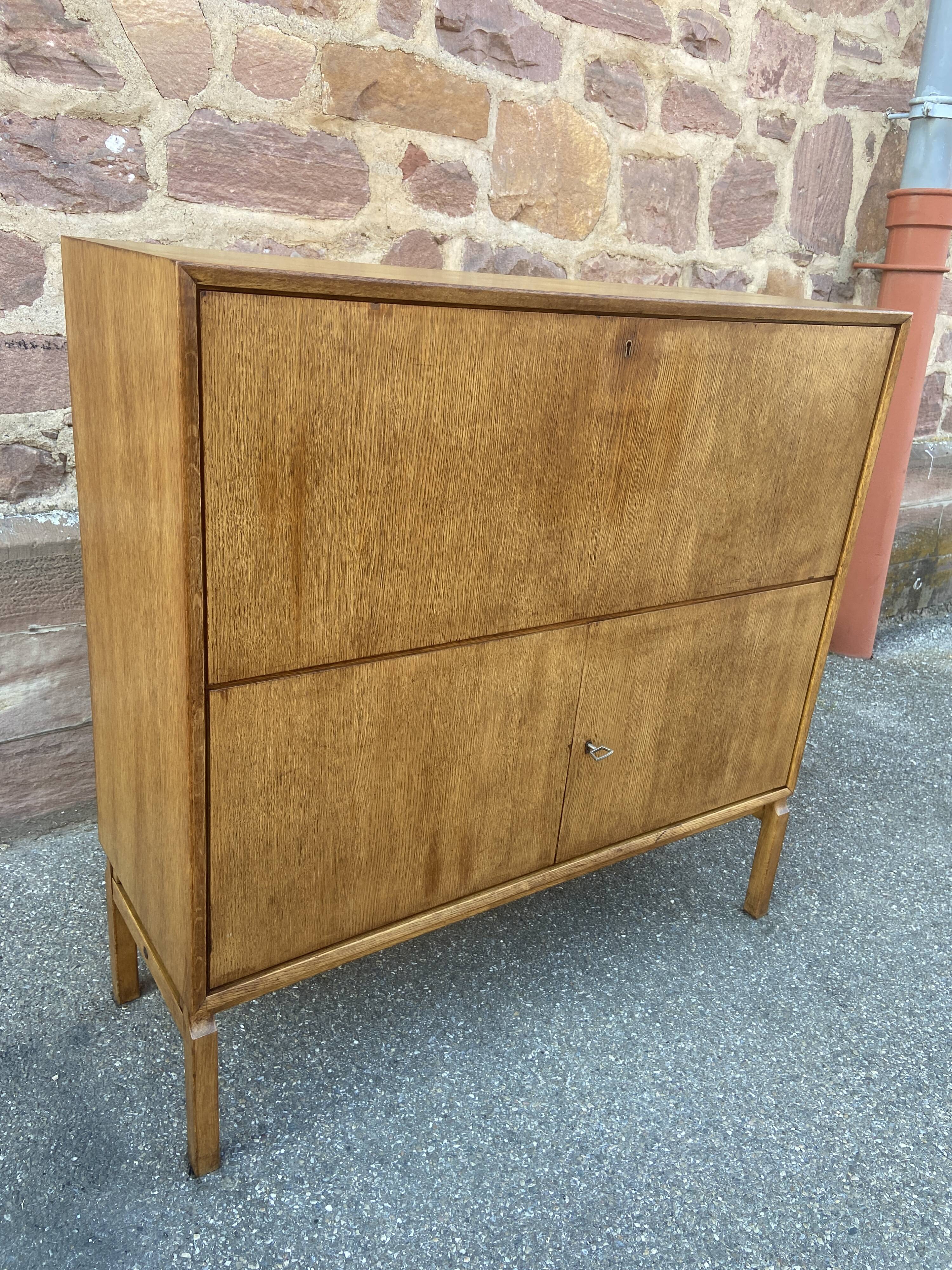 Scandinavian secretary