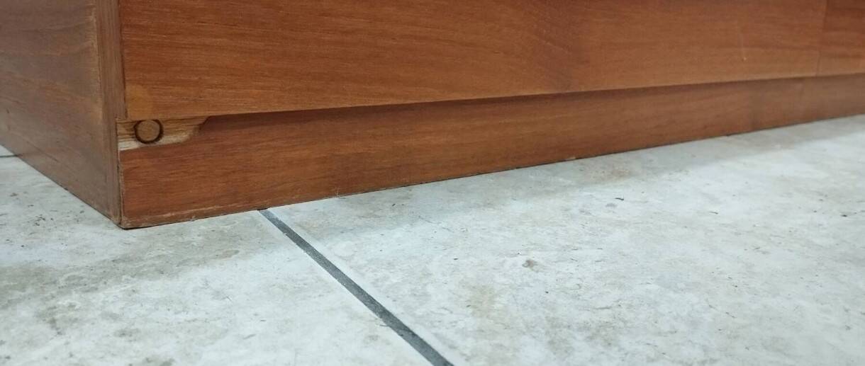 Scandinavian chest of drawers with 8 drawers