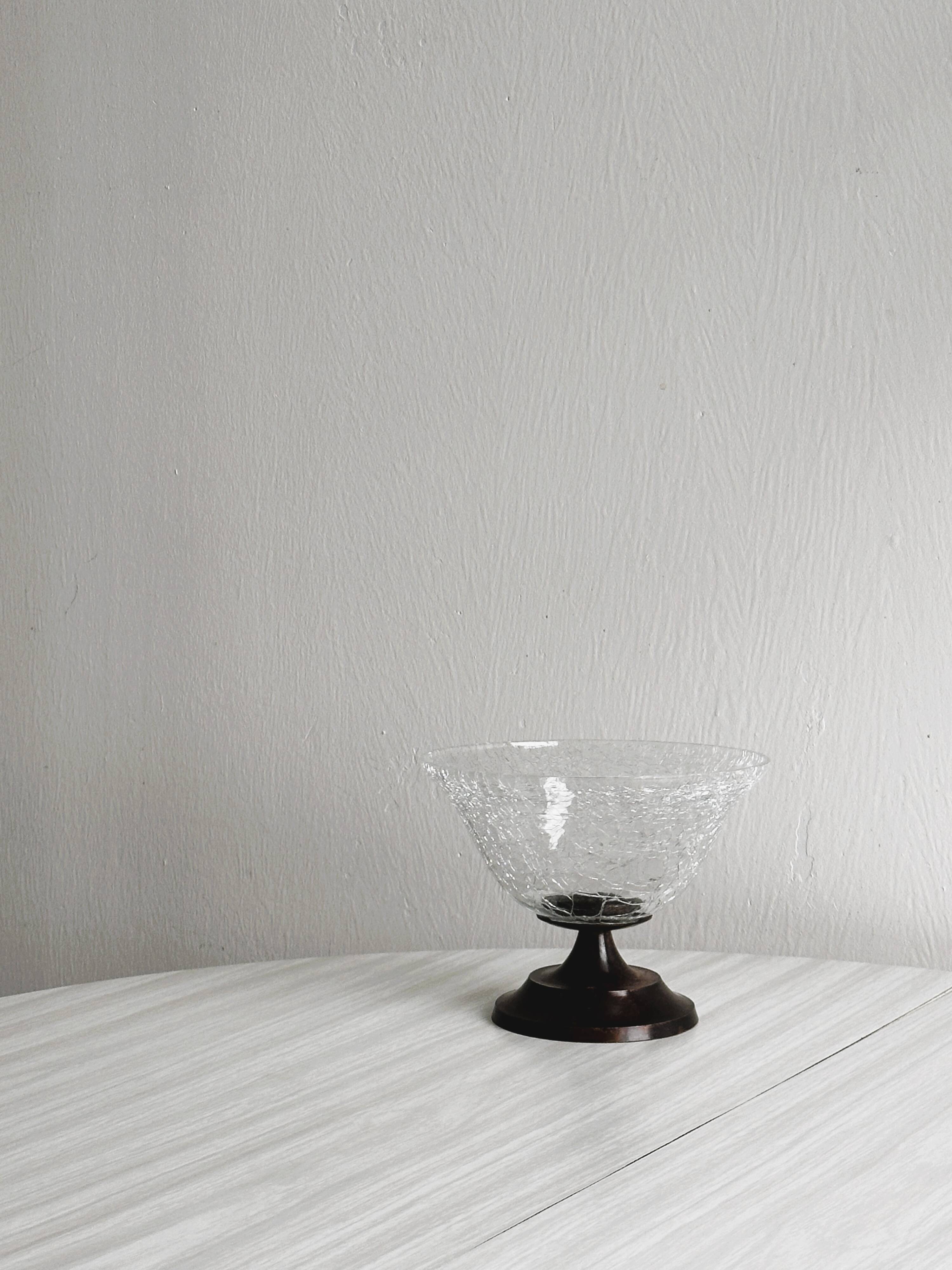 Petite coupe sur pied en verre craquelé