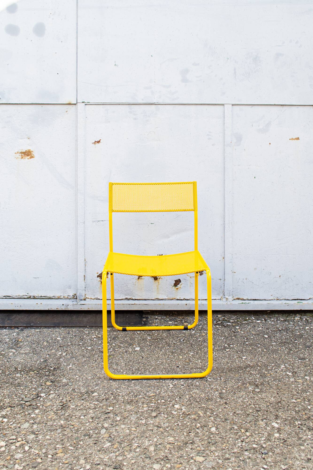 Chaises italiennes jaunes en métal perforé par Flyline, années 1970, lot de 4