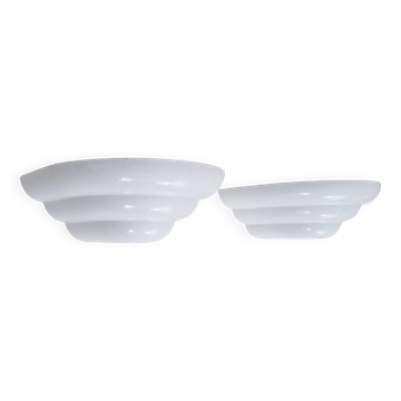 Pair of Art Deco style wall lights in white lacquered metal. 1980s
