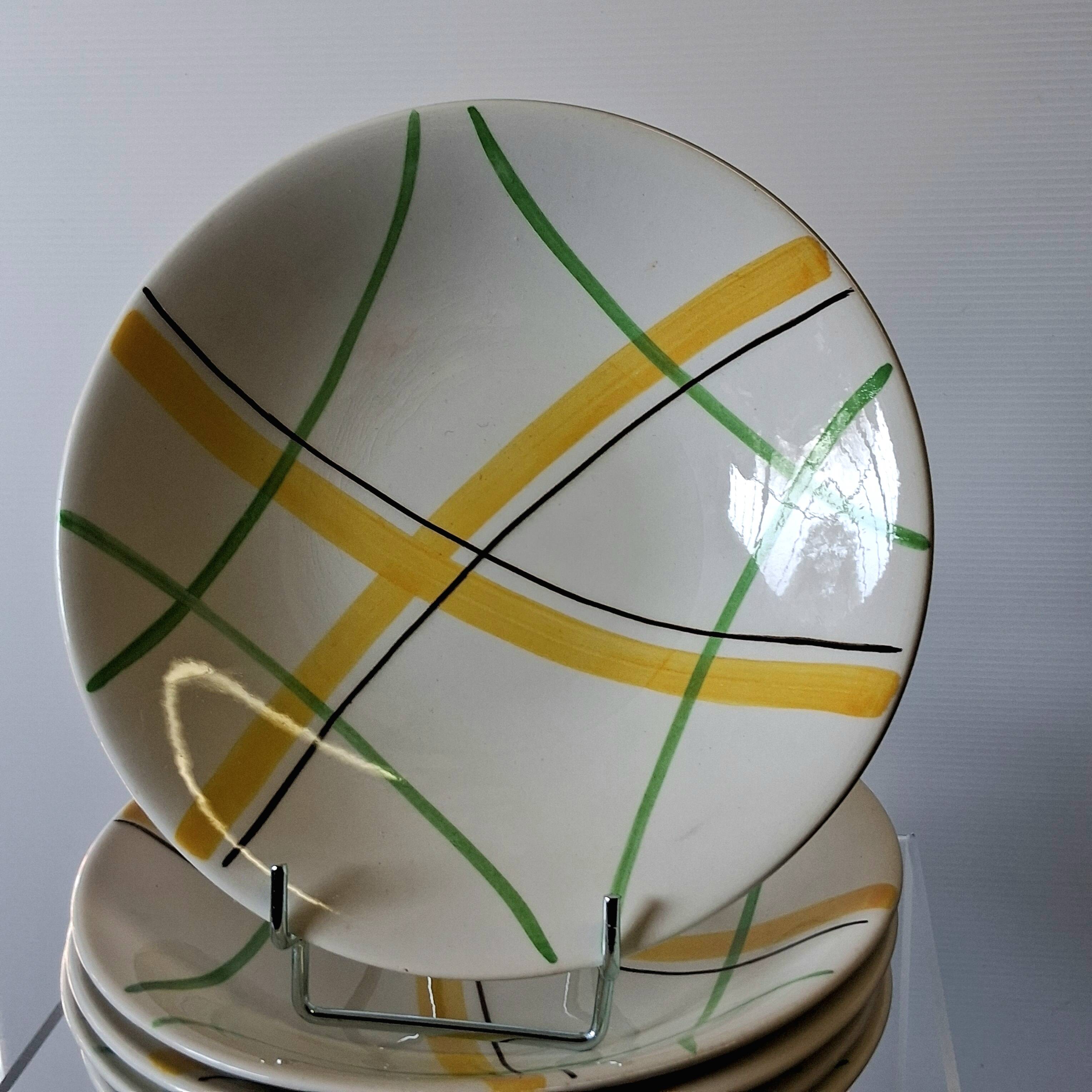 5 deep plates from Gien model "Sarabande" in good condition.