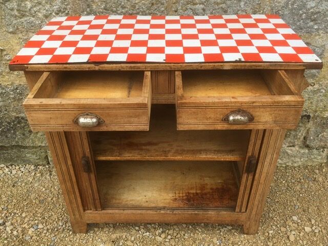 Small Parisian buffet sliding doors