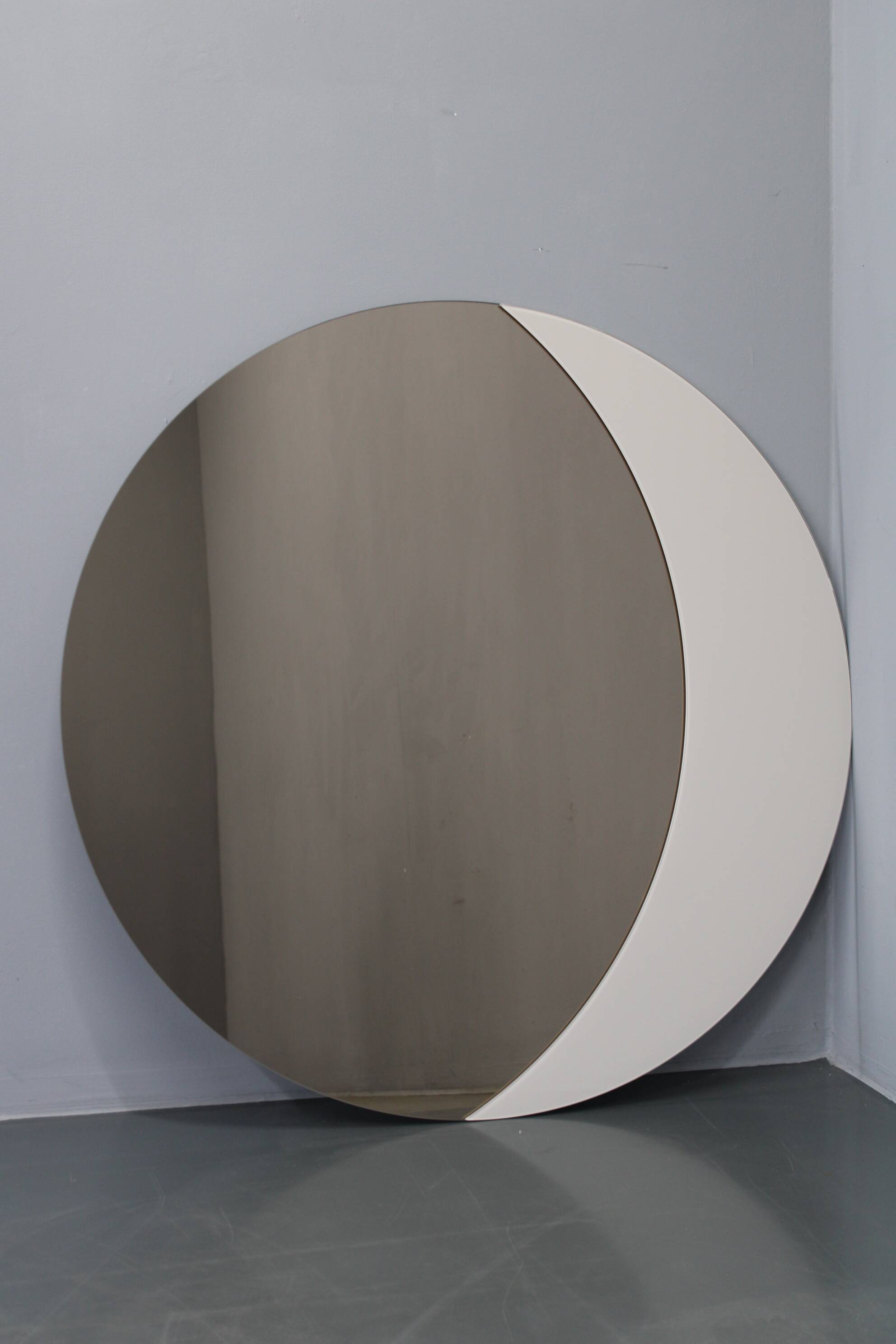 Large 1980s Italian smoke-tinted round mirror with white geometric segment