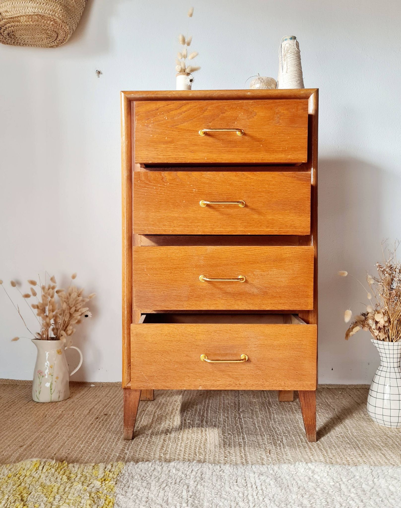 Vintage 1950s wooden chest of drawers – 4 drawers – tapered legs