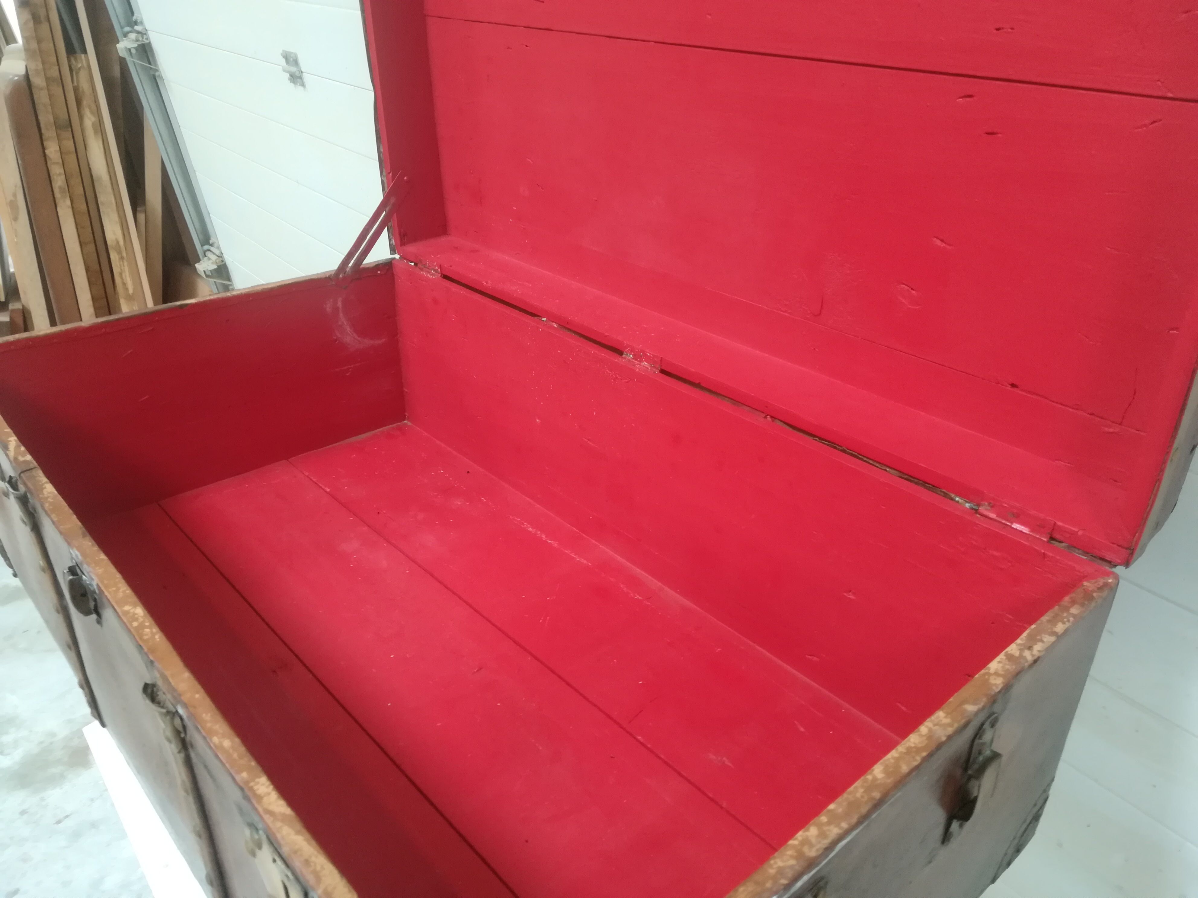 Former trunk Tan Leather