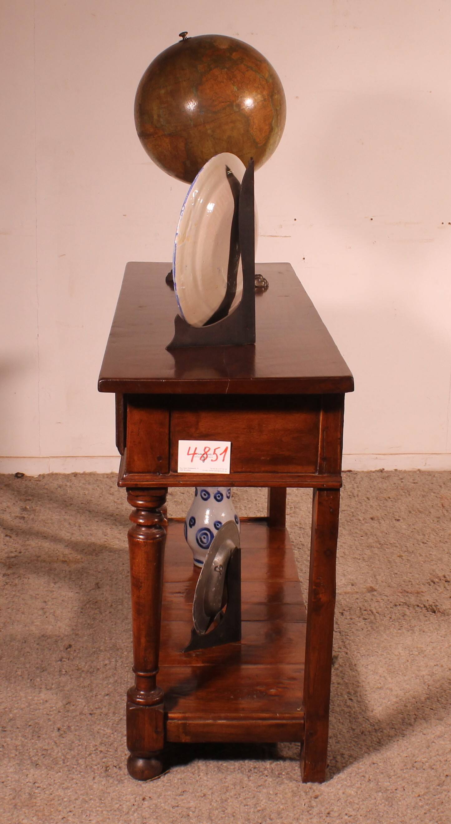 dessert or English console from the 19th century