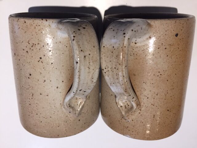 Duo of mugs mugs in Marais sandstone